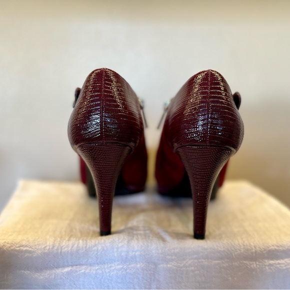 Bandolino Burgundy Suede Heels - Picture 6 of 8